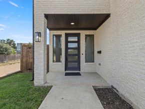 1900  Morris Street , Dallas Texas 75212