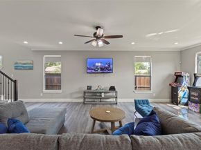 1900  Morris Street , Dallas Texas 75212