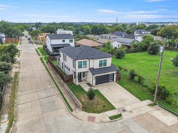 1900  Morris Street , Dallas Texas 75212