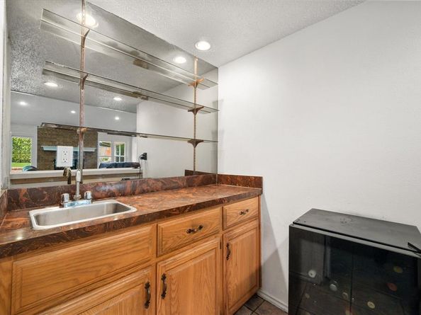 1113  Rusdell Drive , Irving Texas 75060