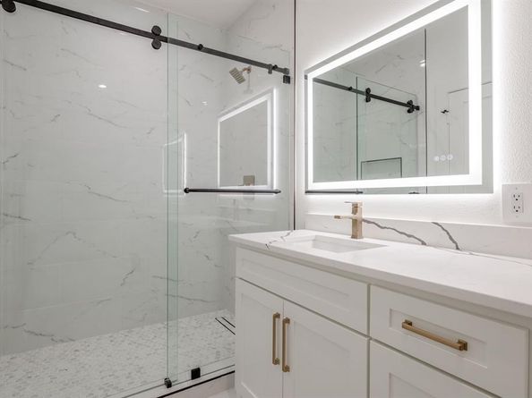 7503  Robin Road , Dallas Texas 75209