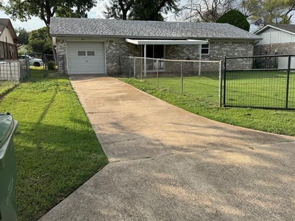 926  Malibu Drive , Garland Texas 75043