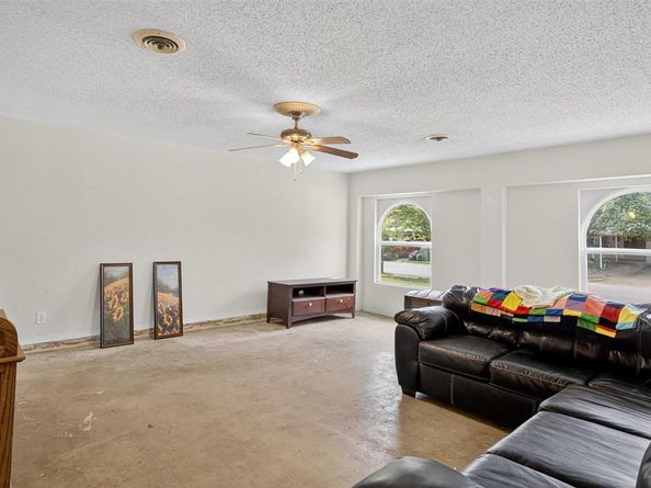 14843  Green Valley Drive , Balch Springs Texas 75180