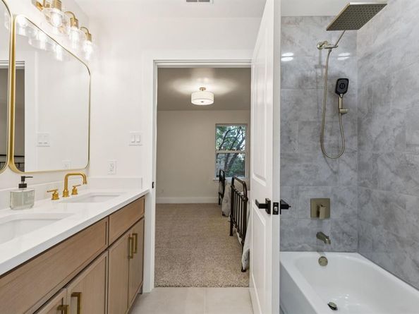 4216  Kelly Elliott Road , Arlington Texas 76016