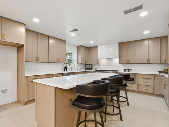 4216  Kelly Elliott Road , Arlington Texas 76016