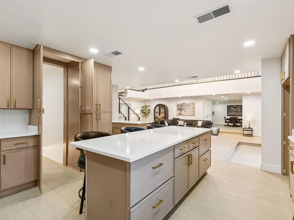 4216  Kelly Elliott Road , Arlington Texas 76016