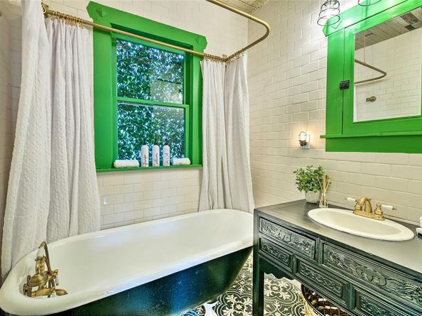 1460 W Allen Avenue , Fort Worth Texas 76110