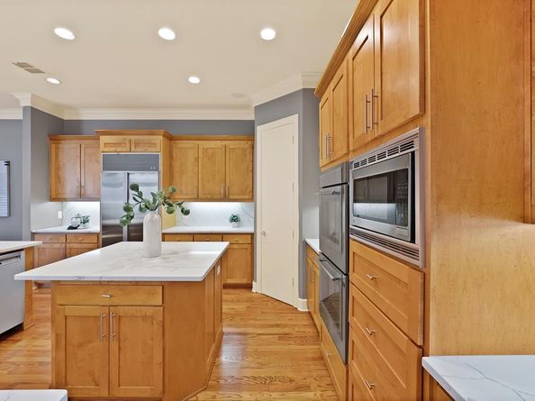 4010  Rawlins Street , Dallas Texas 75219