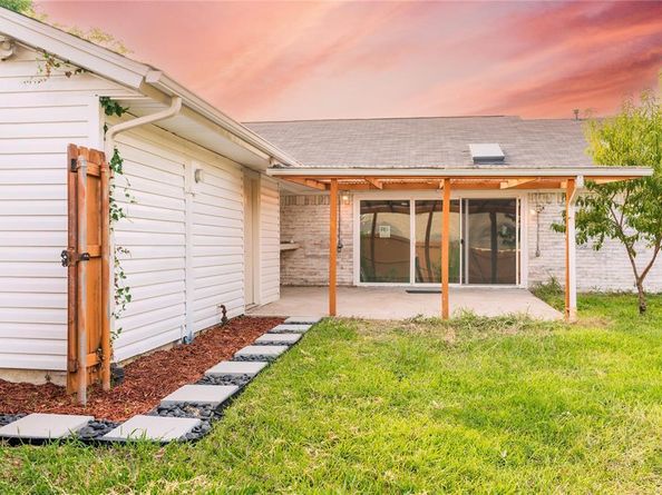 1214  Merrimac Trail , Garland Texas 75043