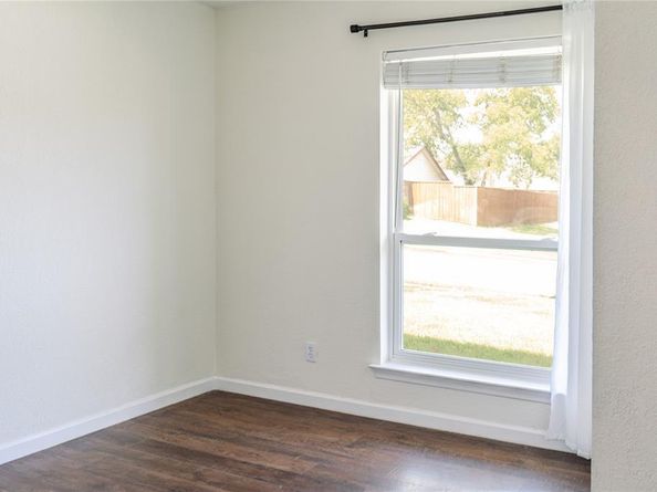 1214  Merrimac Trail , Garland Texas 75043