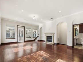 1020  Pavillion Street , Dallas Texas 75204