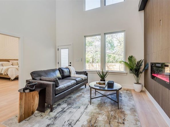 1307  Valley Street , Dallas Texas 75203