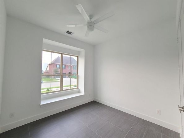 2812  Almanzor Avenue , Irving Texas 75062