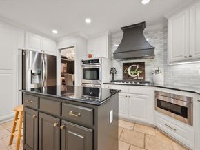 907  Loch Lomond Drive , Arlington Texas 76012