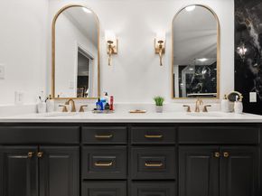 907  Loch Lomond Drive , Arlington Texas 76012