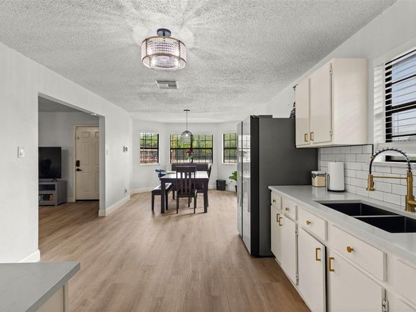 5418  Singleton Boulevard , Dallas Texas 75212
