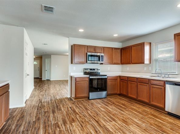 321  Silver Lake Trail , Fort Worth Texas 76140