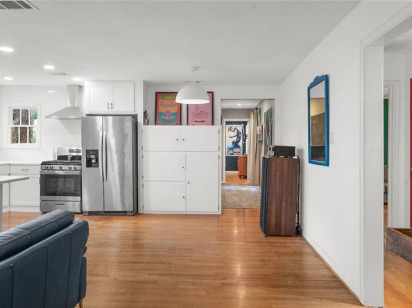 2219  Carnes Street , Dallas Texas 75208