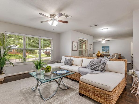 2600  San Marcus Avenue , Dallas Texas 75228