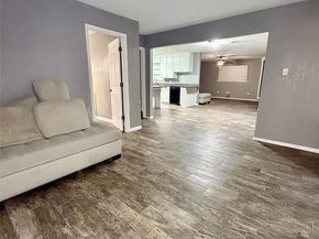 5821  Mccart Avenue , Fort Worth Texas 76133