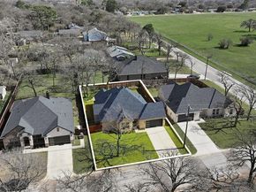 707  Ross Trail , Arlington Texas 76012