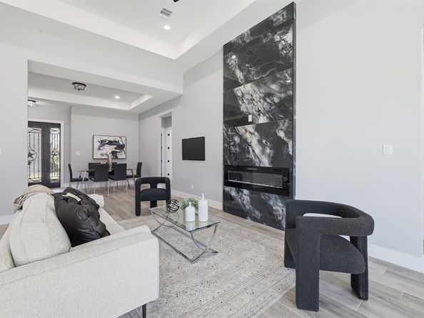 707  Ross Trail , Arlington Texas 76012