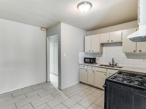 7909  Wanebe Drive , Dallas Texas 75235