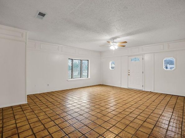 1833  Mill Pond Road , Garland Texas 75044