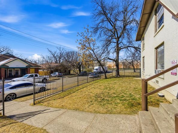 2718  Cleveland Street , Dallas Texas 75215
