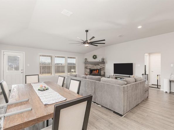 706  Presidio Street , Aubrey Texas 76227