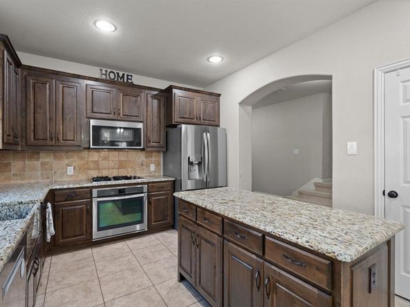 8221  Bayberry Avenue , Lantana Texas 76226