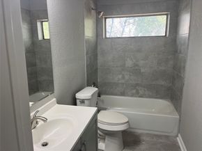 1021  Western Boulevard , Arlington Texas 76013