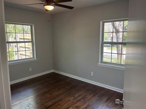 1021  Western Boulevard , Arlington Texas 76013