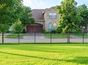 6527  Barcelona  , Irving Texas 75039