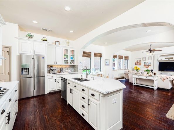 6527  Barcelona  , Irving Texas 75039