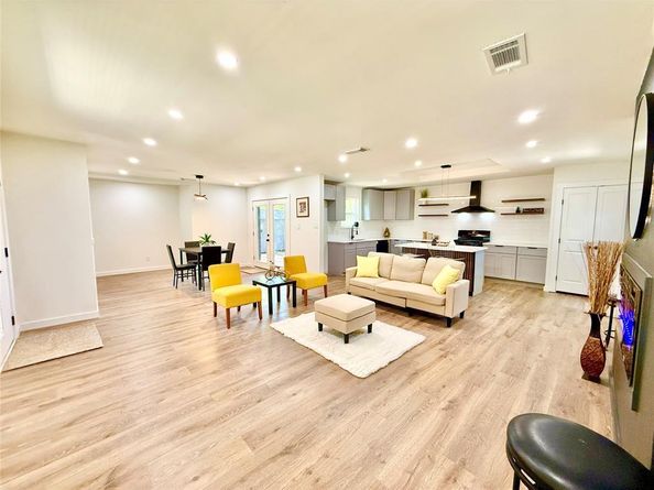 1309  Linden Lane , Garland Texas 75040