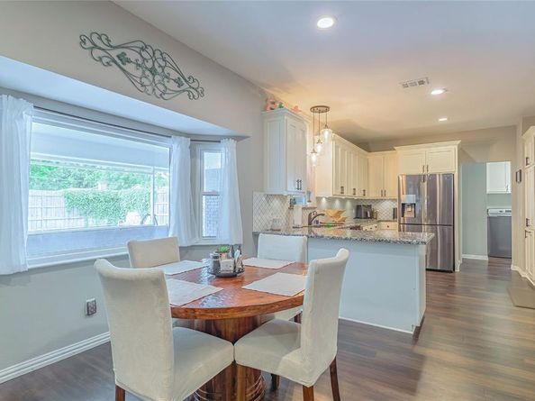 1100  Byron Lane , Arlington Texas 76012