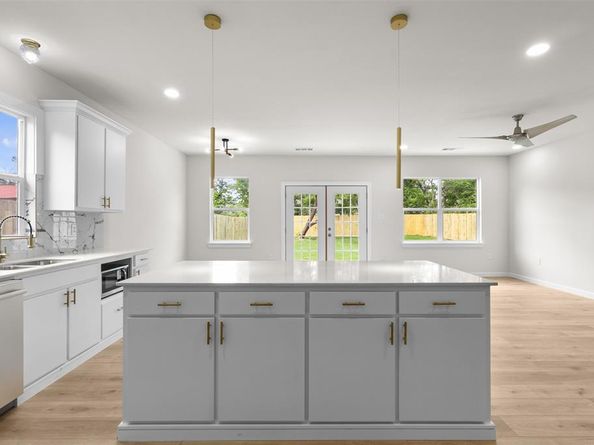3101  Crenshaw Avenue , Fort Worth Texas 76105