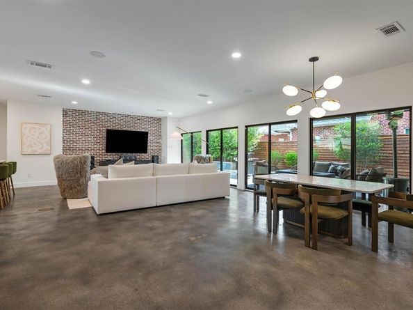 3938  Lively Lane , Dallas Texas 75220
