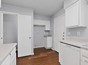 9467  Olde Towne Row , Dallas Texas 75227