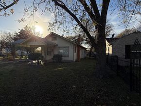 1139 N Bagley Street , Dallas Texas 75211