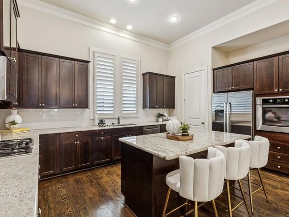 2138  Aylesport Drive , Dallas Texas 75201