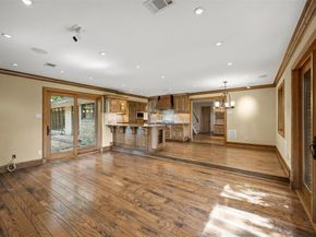 3909  Courtshire Drive , Dallas Texas 75229