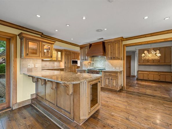 3909  Courtshire Drive , Dallas Texas 75229