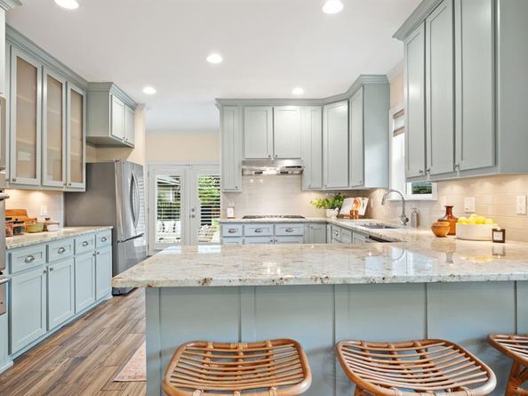 1119 N Winnetka Avenue , Dallas Texas 75208