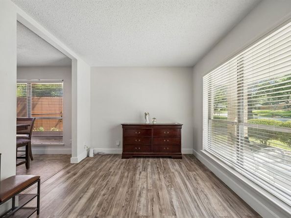 1047  Westlake Drive , DeSoto Texas 75115