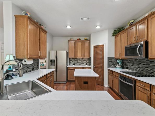 9312  Marble Falls Drive , Arlington Texas 76002