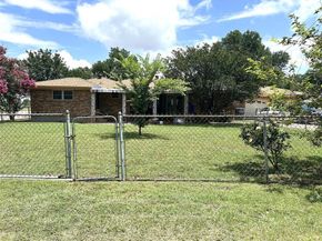 105  Lindenwood Drive , Lancaster Texas 75134