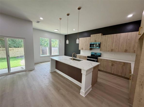 2823  Curvilinear Court , Dallas Texas 75227