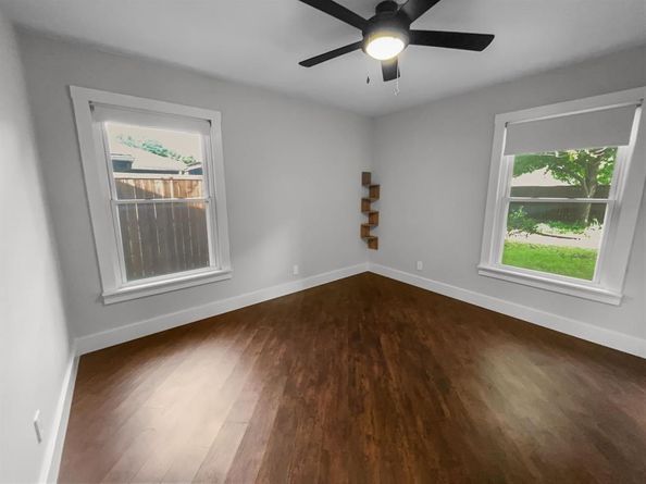 1108 E Russell Avenue , Carrollton Texas 75006